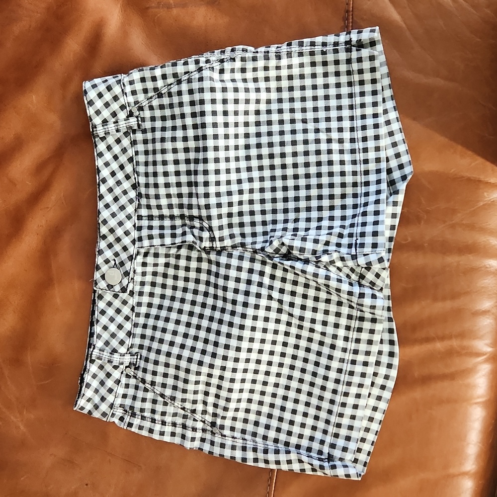 d. jeans size 6 shorts, stretch, plaid, black and white